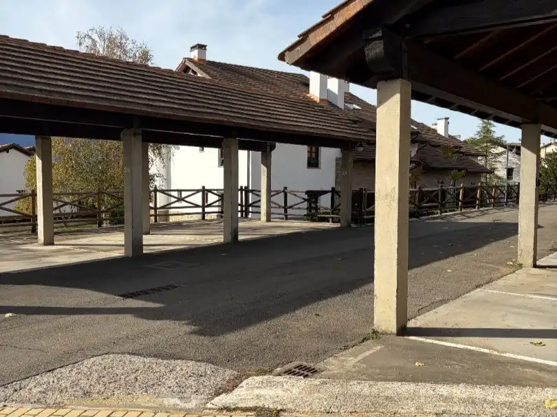 Aparcament de Dúplex en venda en Jaca amb Aire condicionat, Terrassa i Piscina