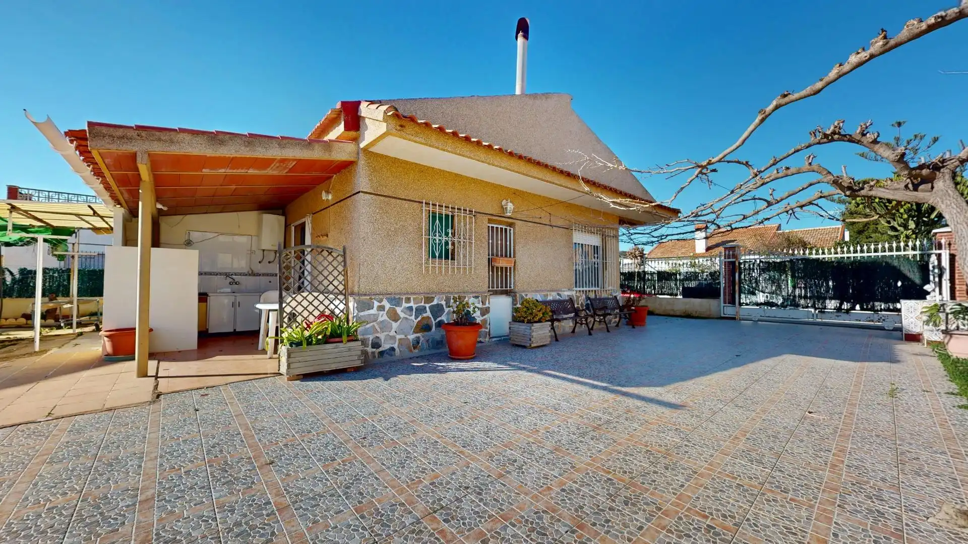 Vista exterior de Casa o xalet en venda en Cartagena amb Jardí privat, Terrassa i Piscina