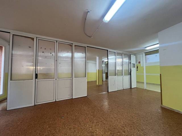 Local comercial en Alquiler en Calle Duquesa de Orleans en Sarrià