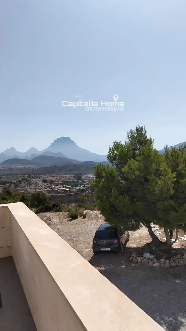 Vista exterior de Casa o xalet en venda en Relleu amb Aire condicionat, Calefacció i Piscina