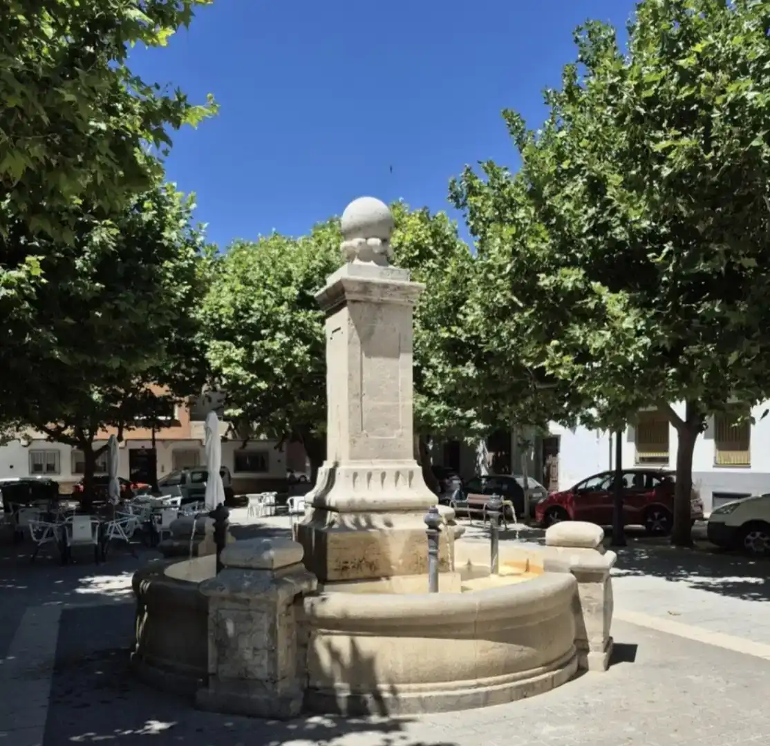 Vista exterior de Casa adosada en venda en Macastre amb Aire condicionat, Traster i Moblat