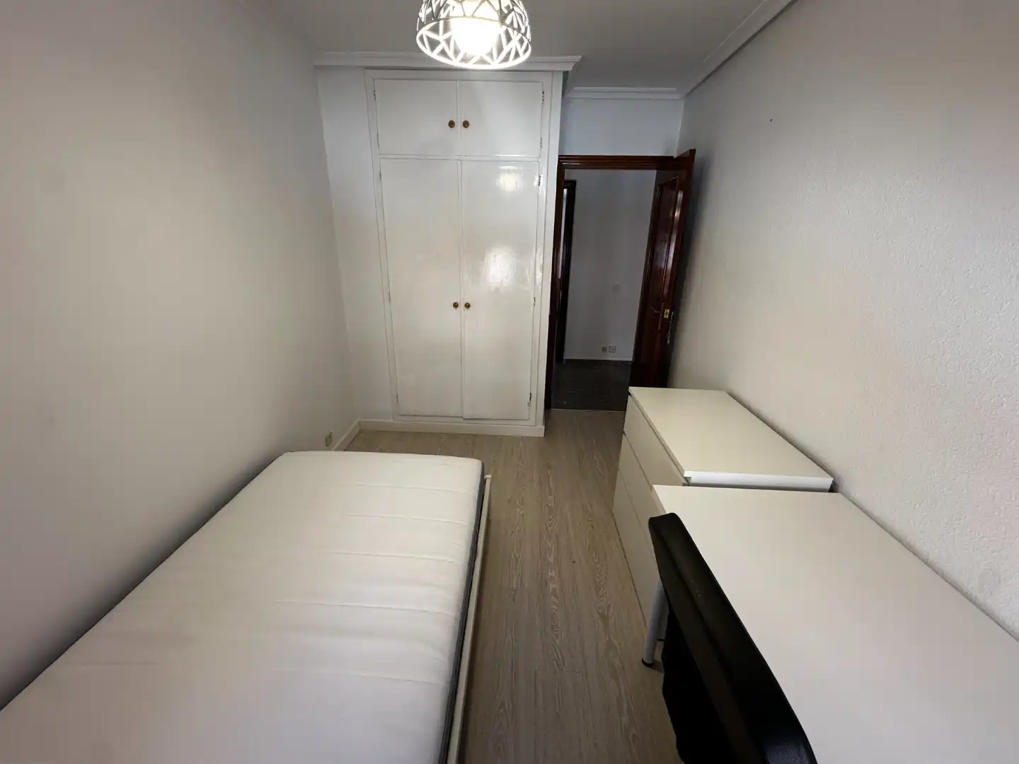 Bedroom of Flat for rent in Cuenca  with Heating, Terrace and Furnished