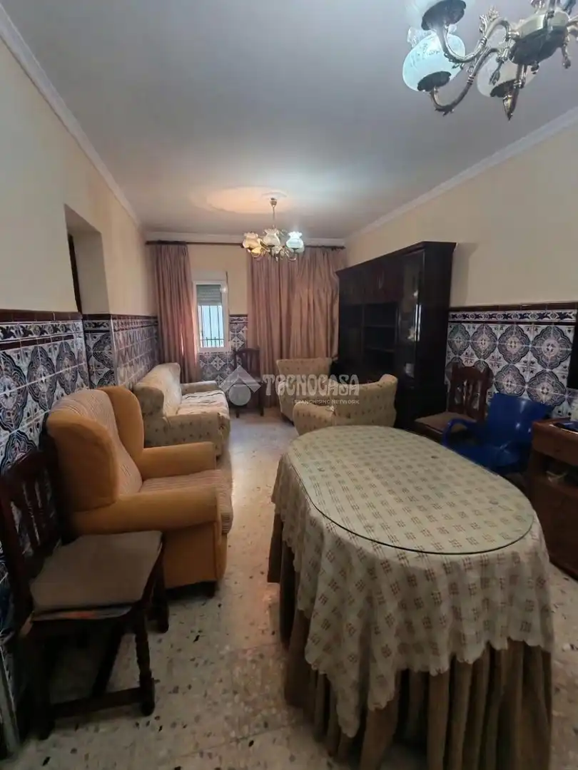 Sala d'estar de Casa adosada en venda en Marchena