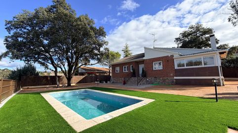 Foto 2 de Casa o chalet en venta en Avenida de la Alcazaba, Cerro Alarcón, Valdemorillo