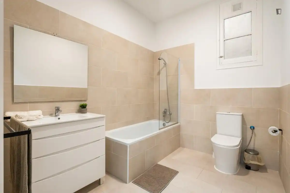 Baño de Apartamento para compartir en Barcelona con Amueblado, Horno y Lavadora