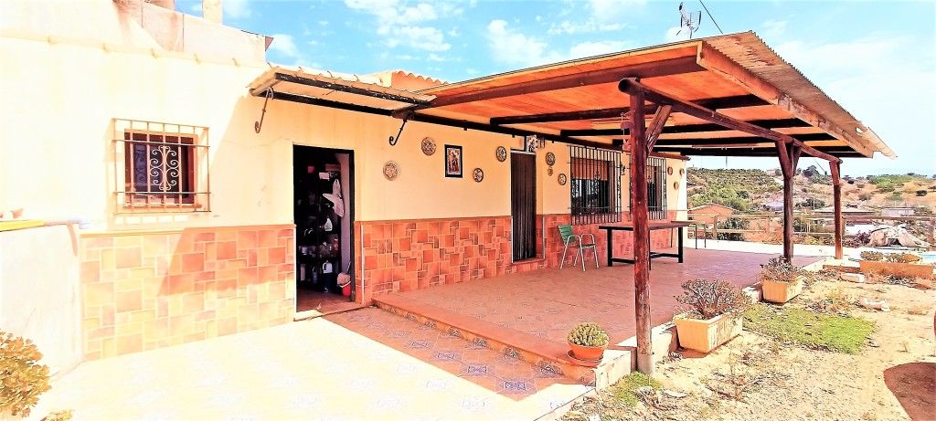 Vista exterior de Finca rústica en venda en Vélez-Málaga amb Aire condicionat, Jardí privat i Terrassa