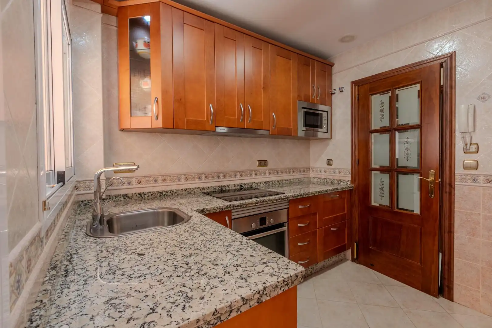 Cuina de Apartament de lloguer en Fuengirola amb Terrassa