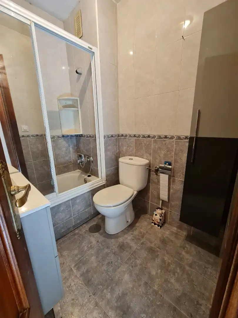 Badezimmer von Wohnung zum Verkauf in Fuenlabrada mit Klimaanlage und Heizung