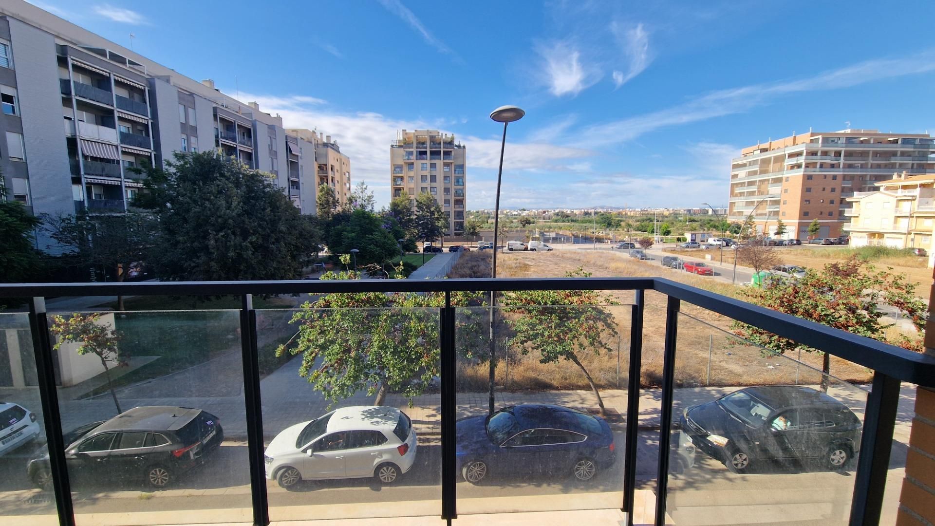 Exterior view of Flat to rent in Paterna  with Private garden, Terrace and Balcony