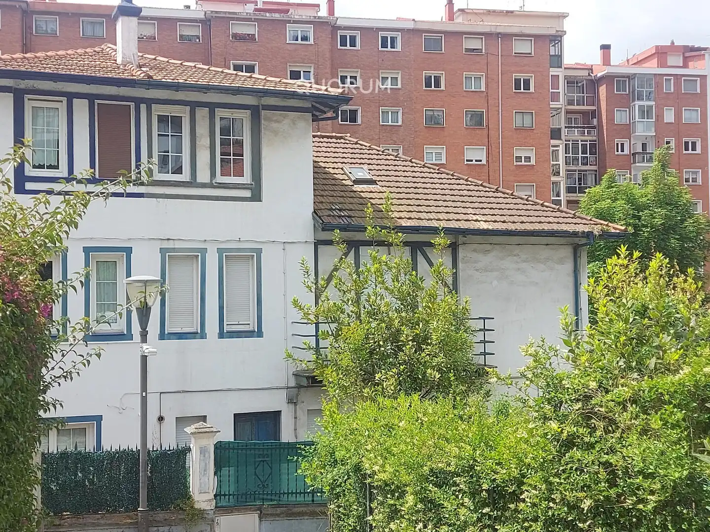 Vista exterior de Casa o xalet en venda en Bilbao  amb Aire condicionat, Calefacció i Jardí privat