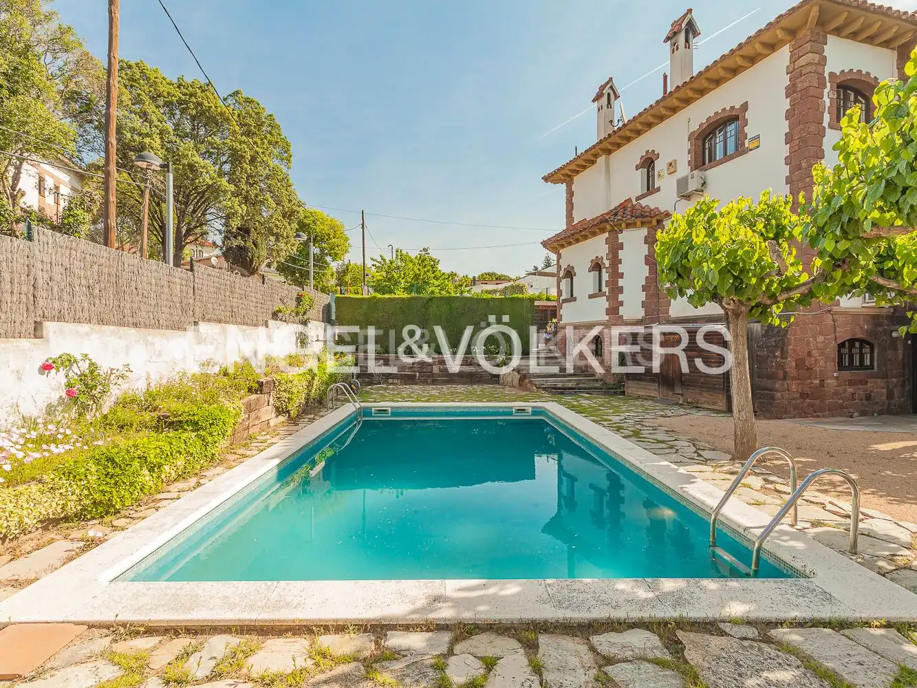 Swimming pool of Houses for sale in Sant Cugat del Vallès  with Air Conditioner, Heating and Private garden