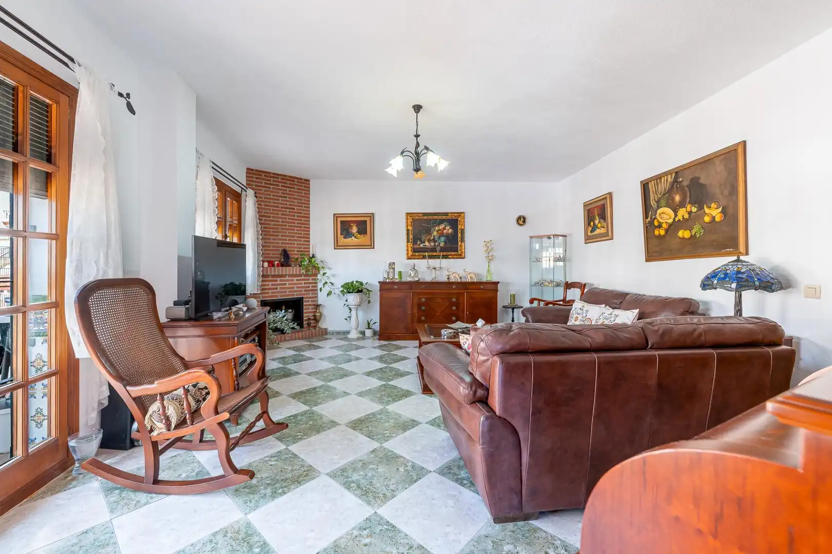 Sala d'estar de Casa adosada en venda en Benalmádena amb Aire condicionat i Terrassa