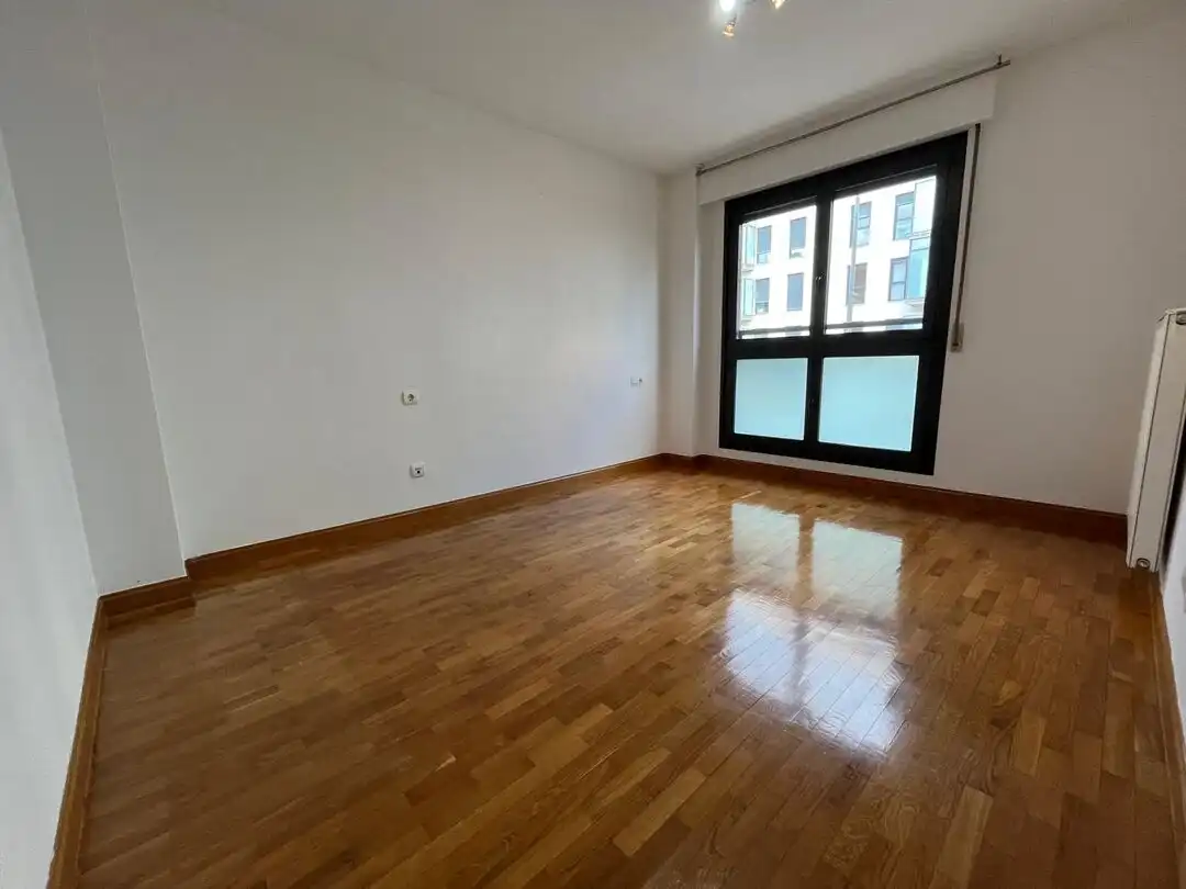 Habitación de Piso en venta en  Pamplona / Iruña con Calefacción, Jardín privado y Trastero