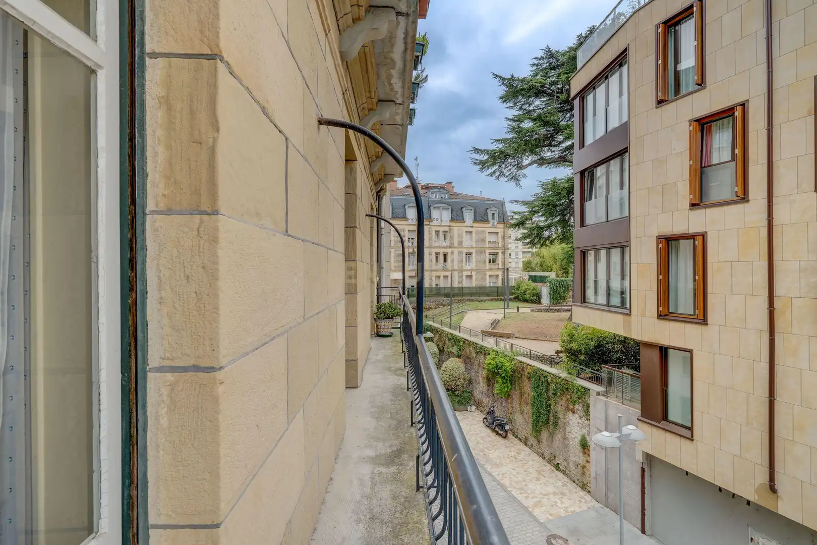 Vista exterior de Apartament en venda en Irun  amb Traster i Balcó