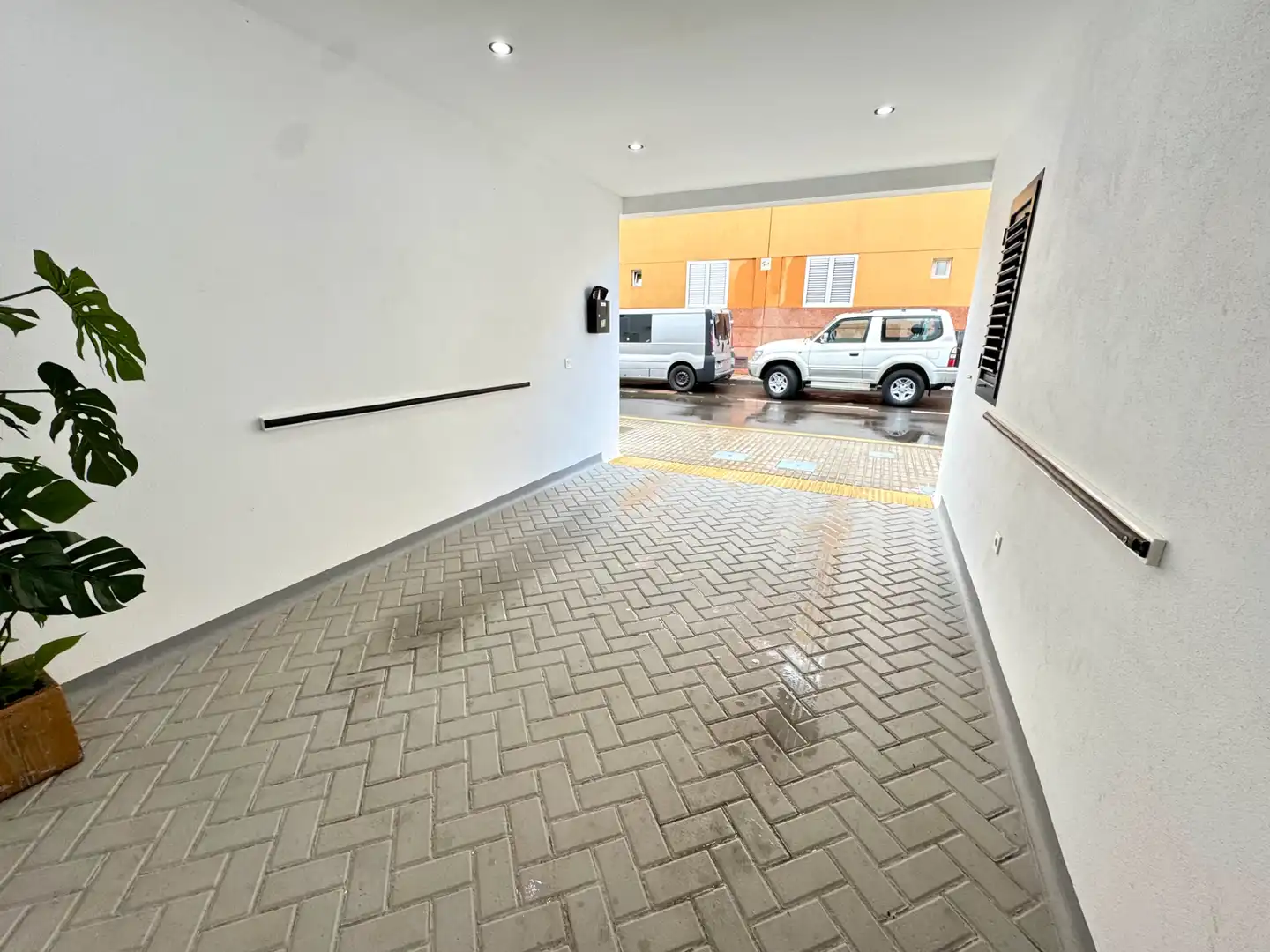Parking de Casa adosada en venta en Arrecife con Aire acondicionado, Terraza y Amueblado