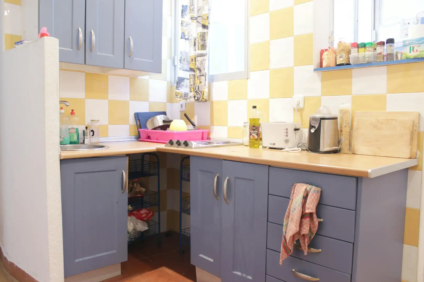 Kitchen of Flat for share in Sevilla  with Furnished, Washing machine and TV
