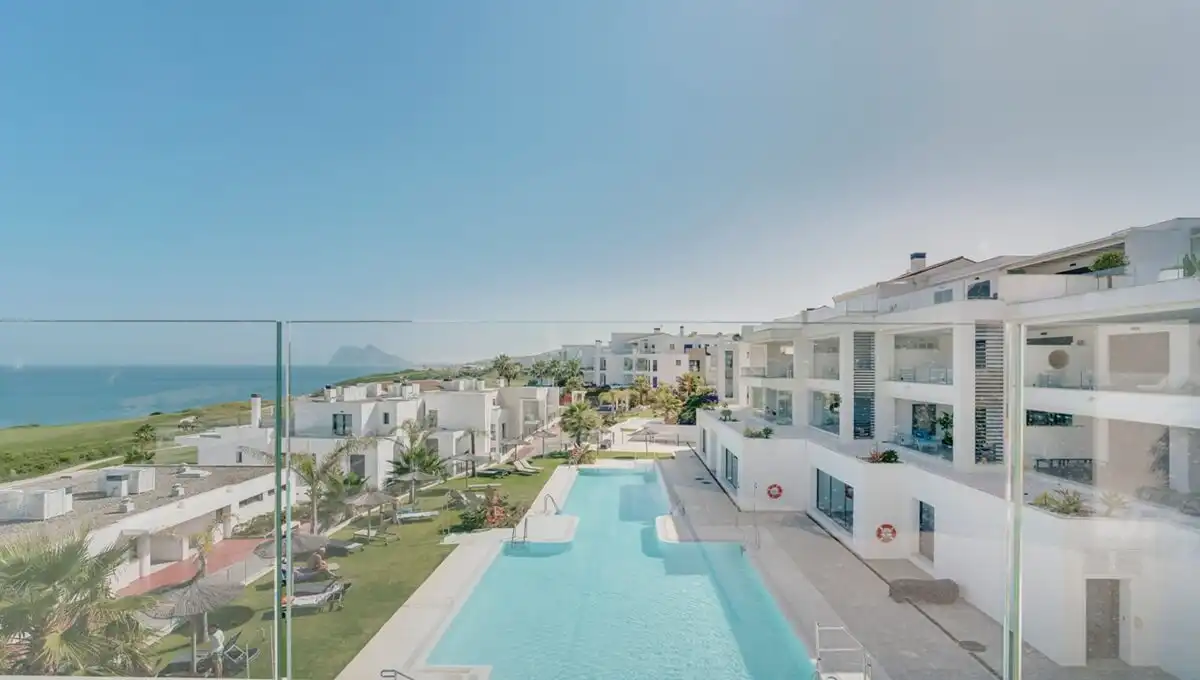 Piscina de Ático en venta en La Alcaidesa con Aire acondicionado, Calefacción y Jardín privado
