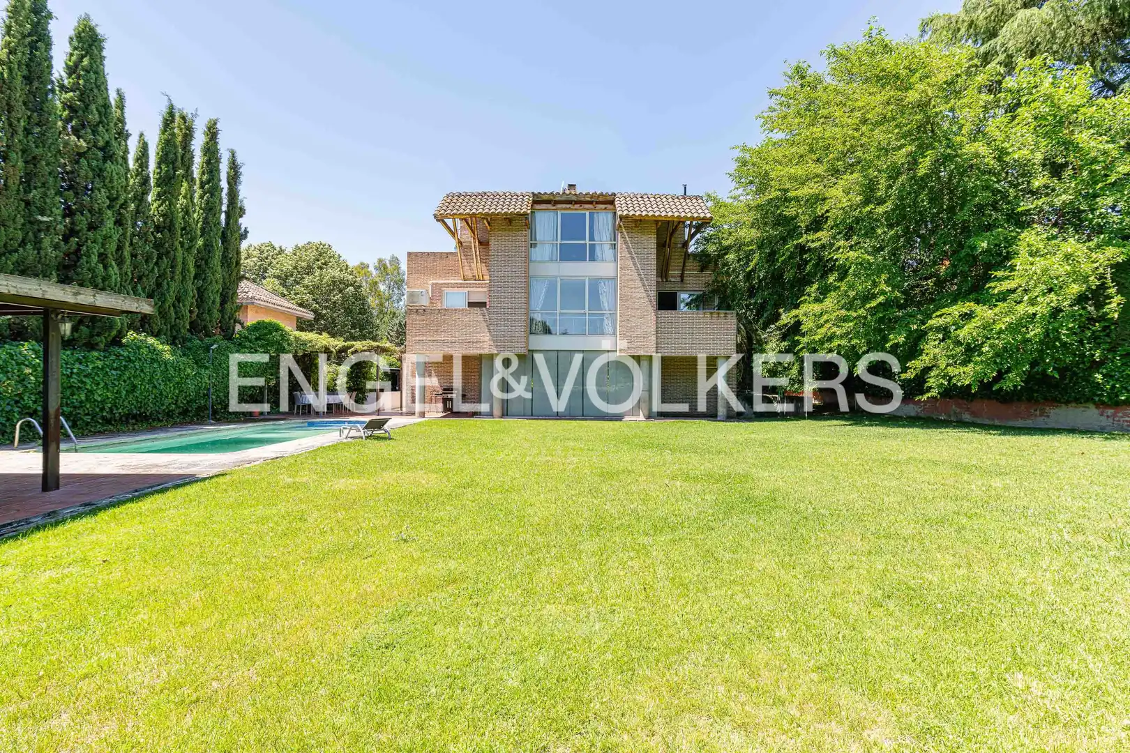 Vista exterior de Casa o chalet en venta en Majadahonda con Aire acondicionado, Calefacción y Jardín privado