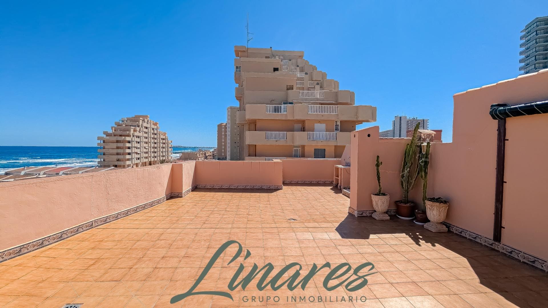Terraza de Ático en venta en La Manga del Mar Menor con Terraza y Amueblado