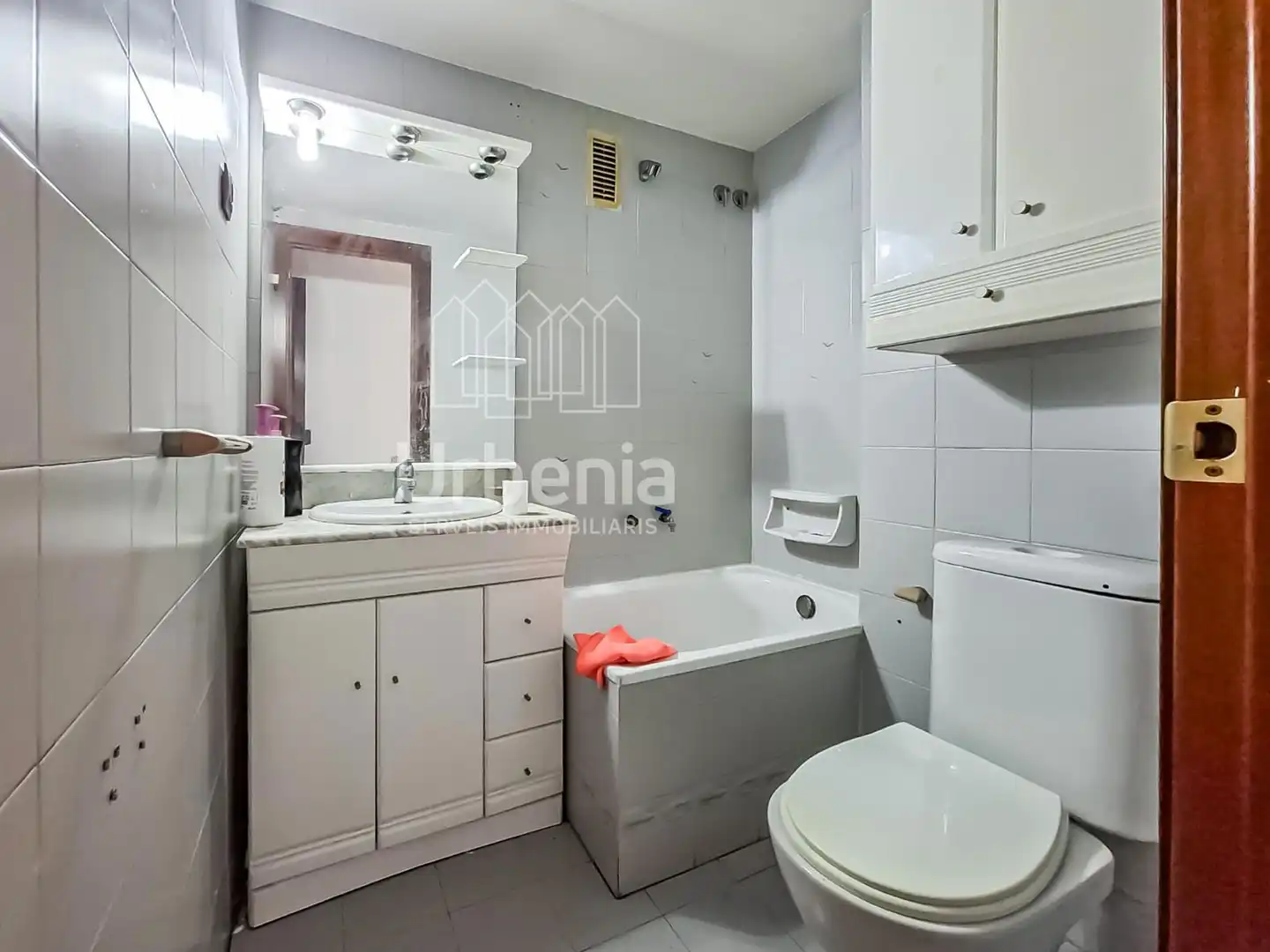 Baño de Piso en venta en Premià de Mar con Calefacción, Terraza y Piscina