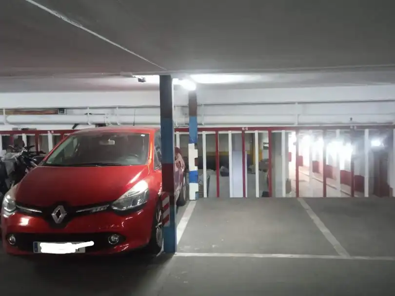 Parkplatz von Garage zur Miete in Extramurs