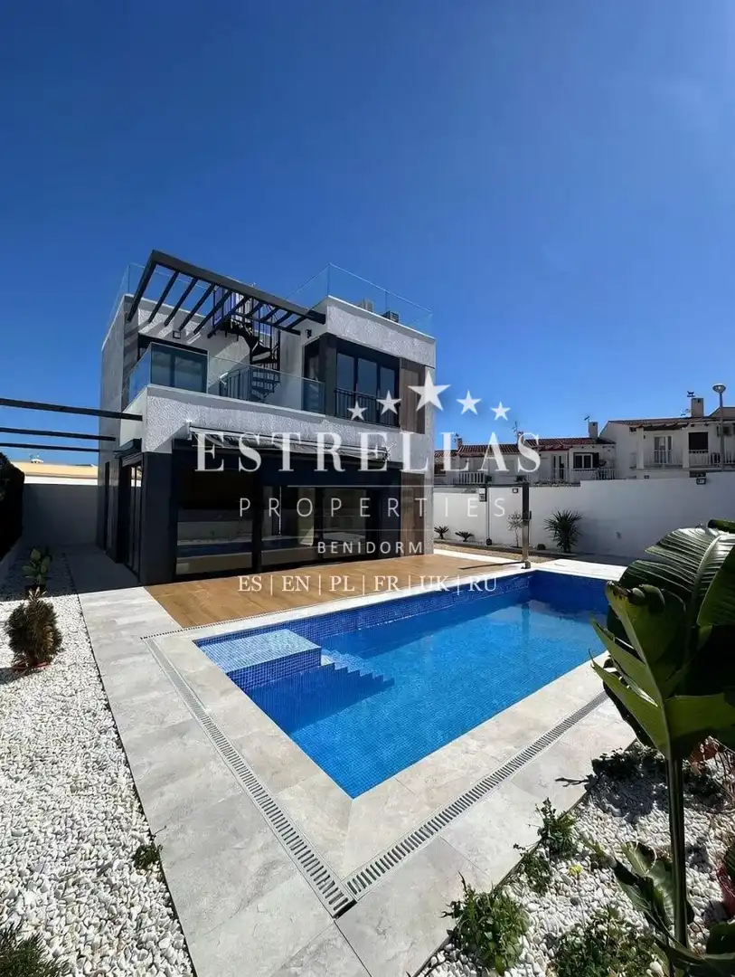 Vista exterior de Casa o chalet en venta en La Nucia con Aire acondicionado, Calefacción y Jardín privado