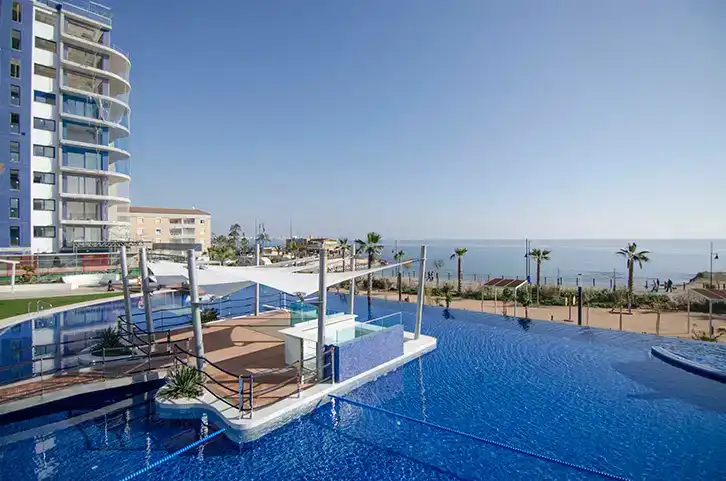 Piscina de Apartamento en venta en Torrevieja con Aire acondicionado y Balcón