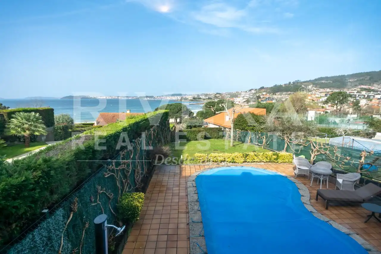 Casa adosada en venta en Chalet pareado Areas, Sanxenxo pueblo