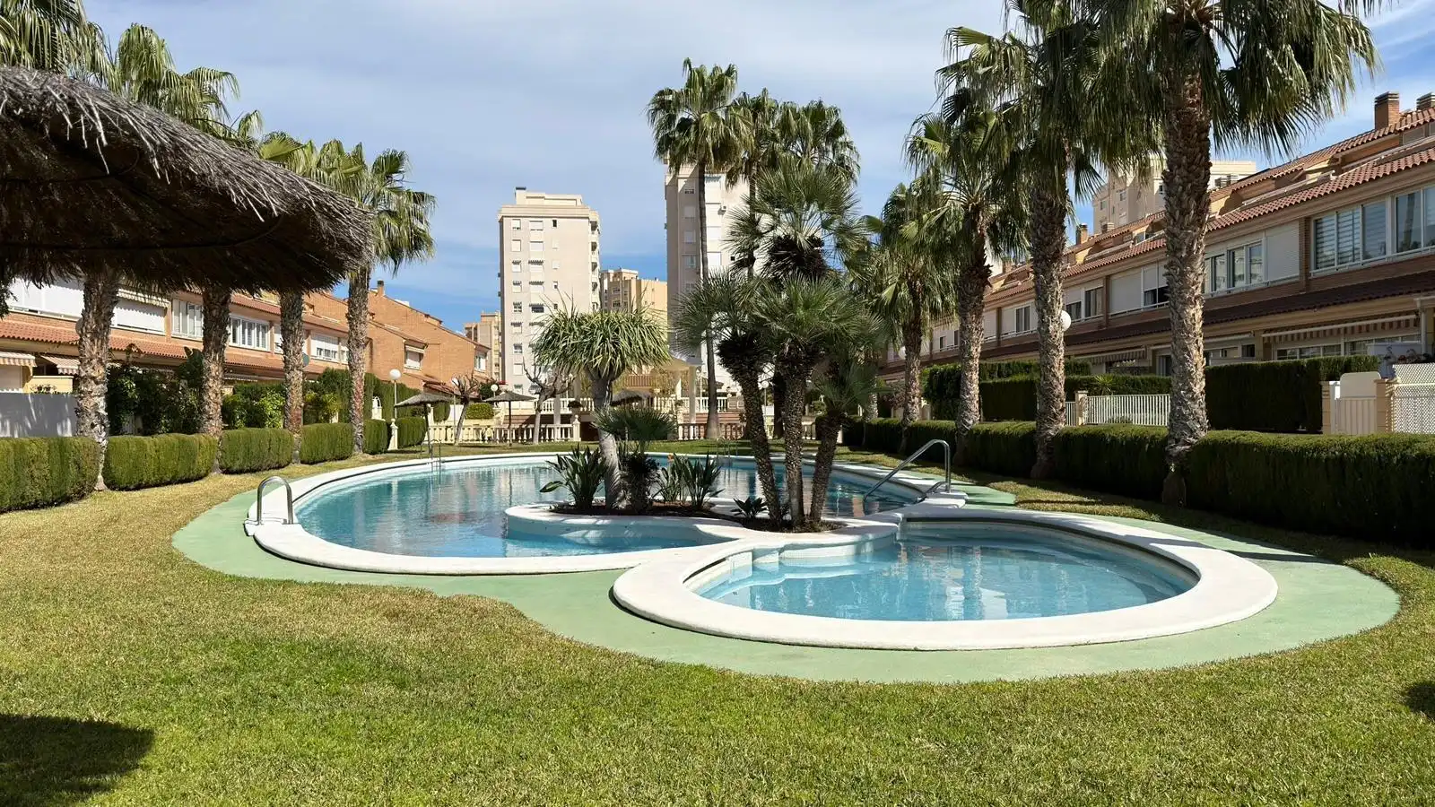 Piscina de Casa o chalet en venta en Alicante / Alacant con Aire acondicionado, Calefacción y Jardín privado