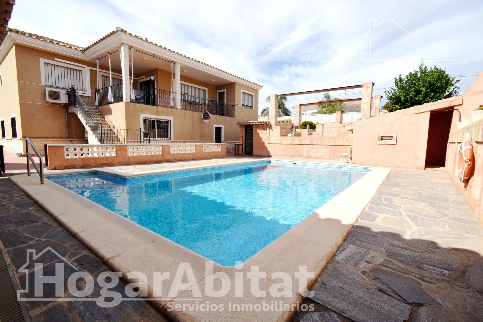 Vista exterior de Casa o chalet en venta en Montserrat con Aire acondicionado, Calefacción y Jardín privado