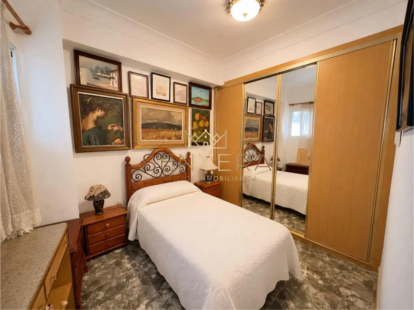 Bedroom of Flat for sale in Valencia