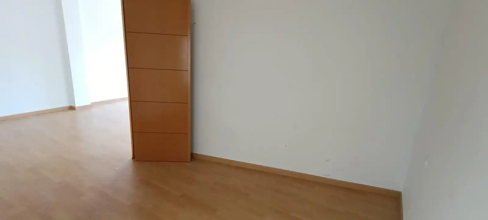 Schlafzimmer von Dachboden zum Verkauf in L'Ampolla mit Terrasse und Balkon