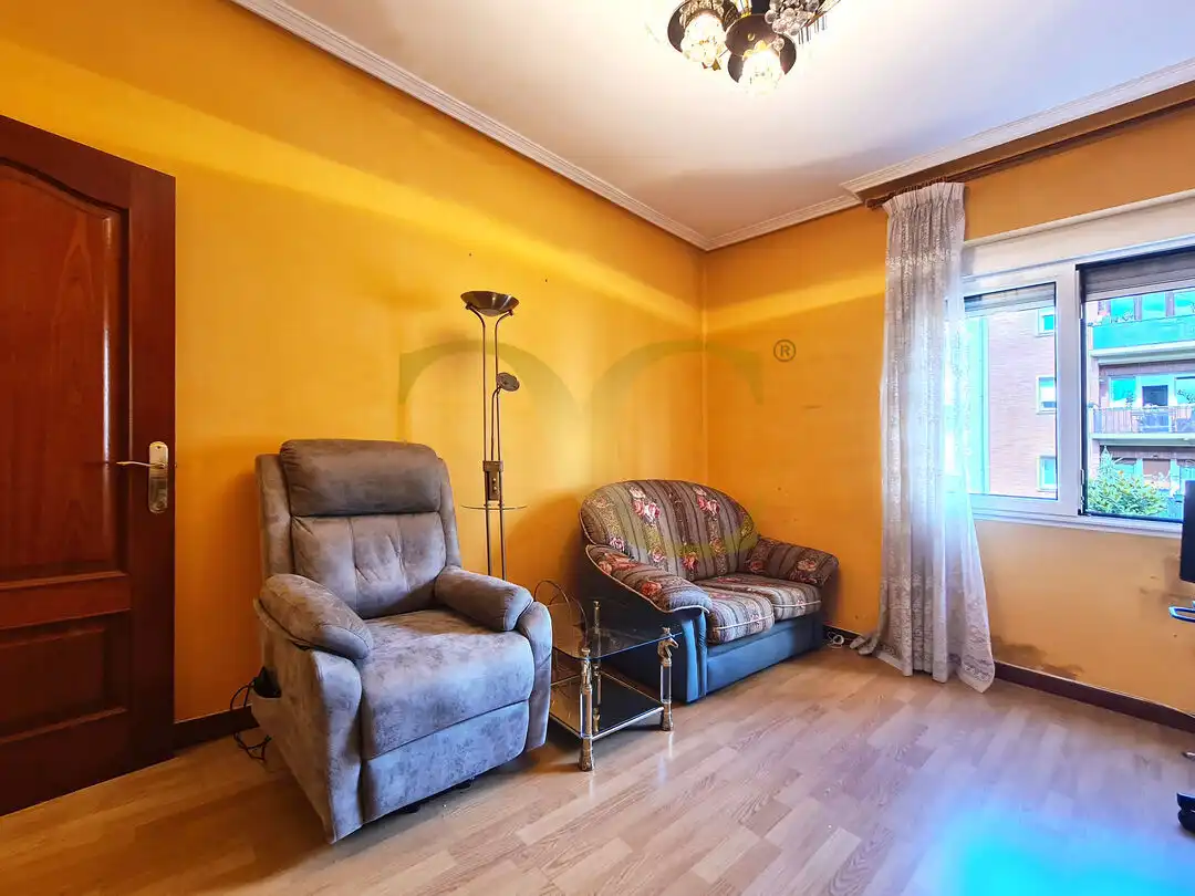 Sala d'estar de Pis en venda en Oviedo 