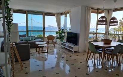 Sala d'estar de Apartament de lloguer en Benidorm amb Aire condicionat, Terrassa i Moblat
