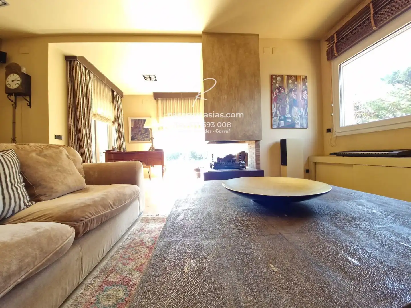 Sala de estar de Casa o chalet en venta en Pacs del Penedès con Aire acondicionado, Calefacción y Jardín privado