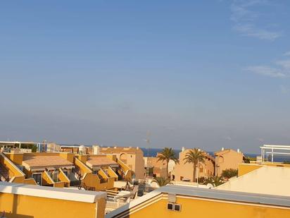 Vista exterior de Casa o xalet en venda en Elche / Elx amb Terrassa, Balcó i Piscina comunitària