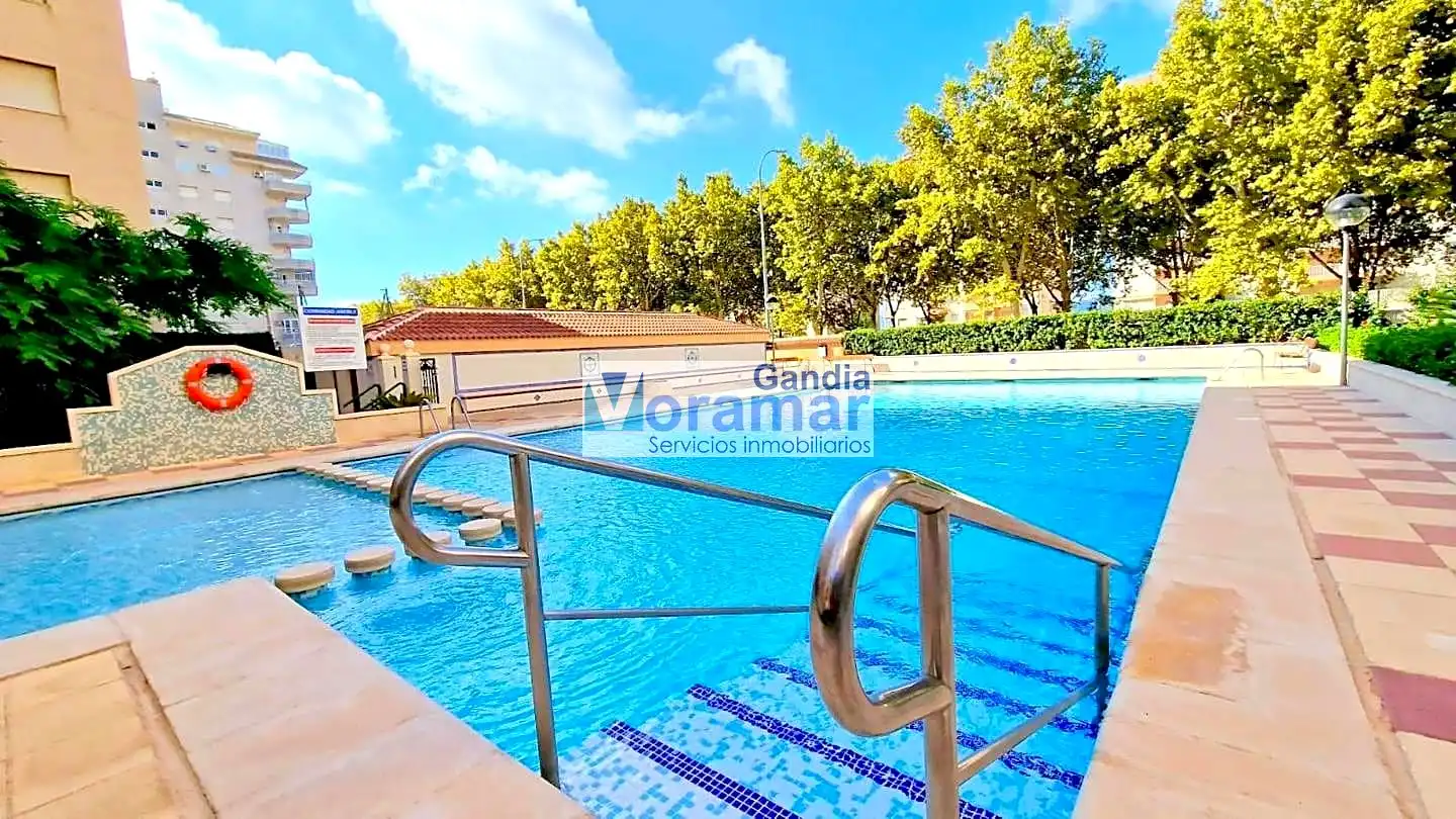 Piscina de Apartament en venda en Gandia amb Aire condicionat, Jardí privat i Terrassa