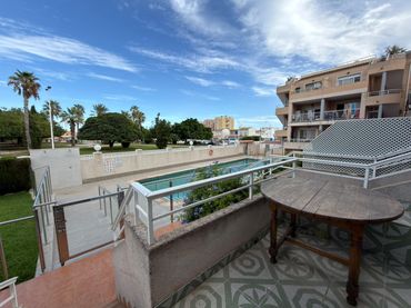 Xalet amb piscina en venda a Nueva Torrevieja - Aguas Nuevas