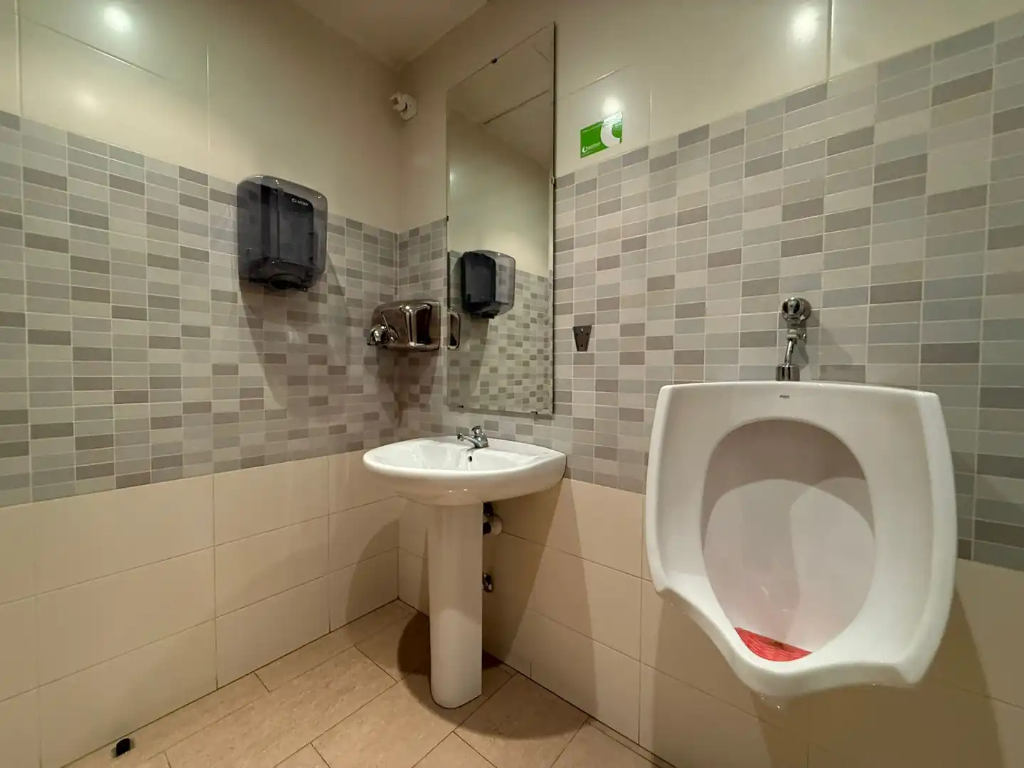 Bathroom of Commercial properties for sale in Socuéllamos  with Air Conditioner, Heating and Furnished