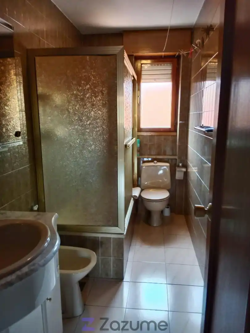 Baño de Piso de alquiler en Siero con Aire acondicionado, Calefacción y Trastero