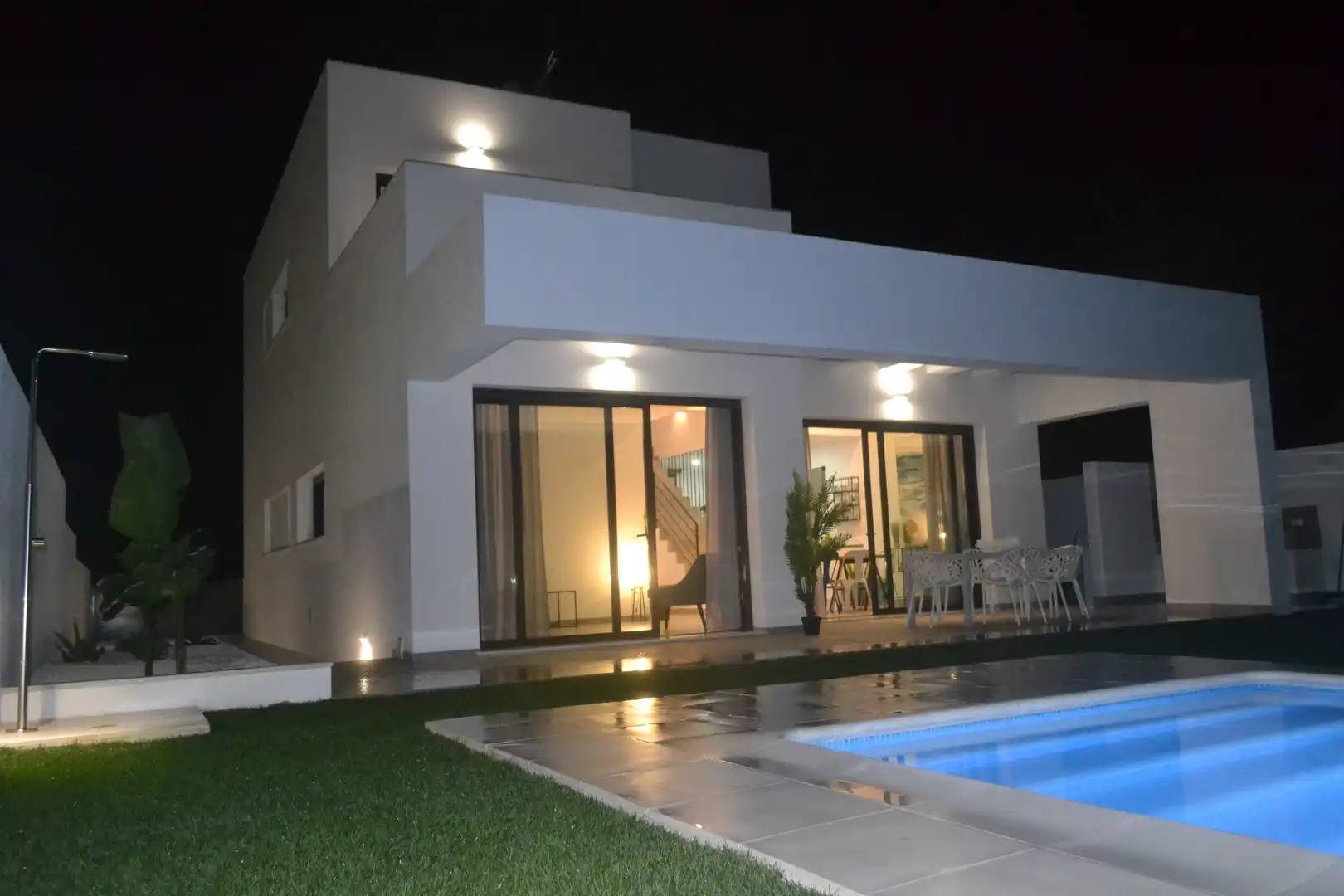 Vista exterior de Casa adosada en venta en Conil de la Frontera con Aire acondicionado, Terraza y Piscina
