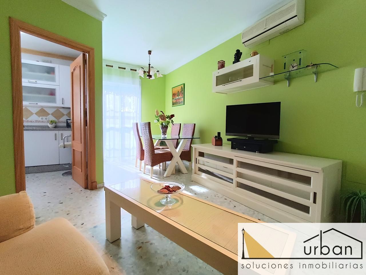 Sala d'estar de Pis en venda en Chipiona amb Terrassa