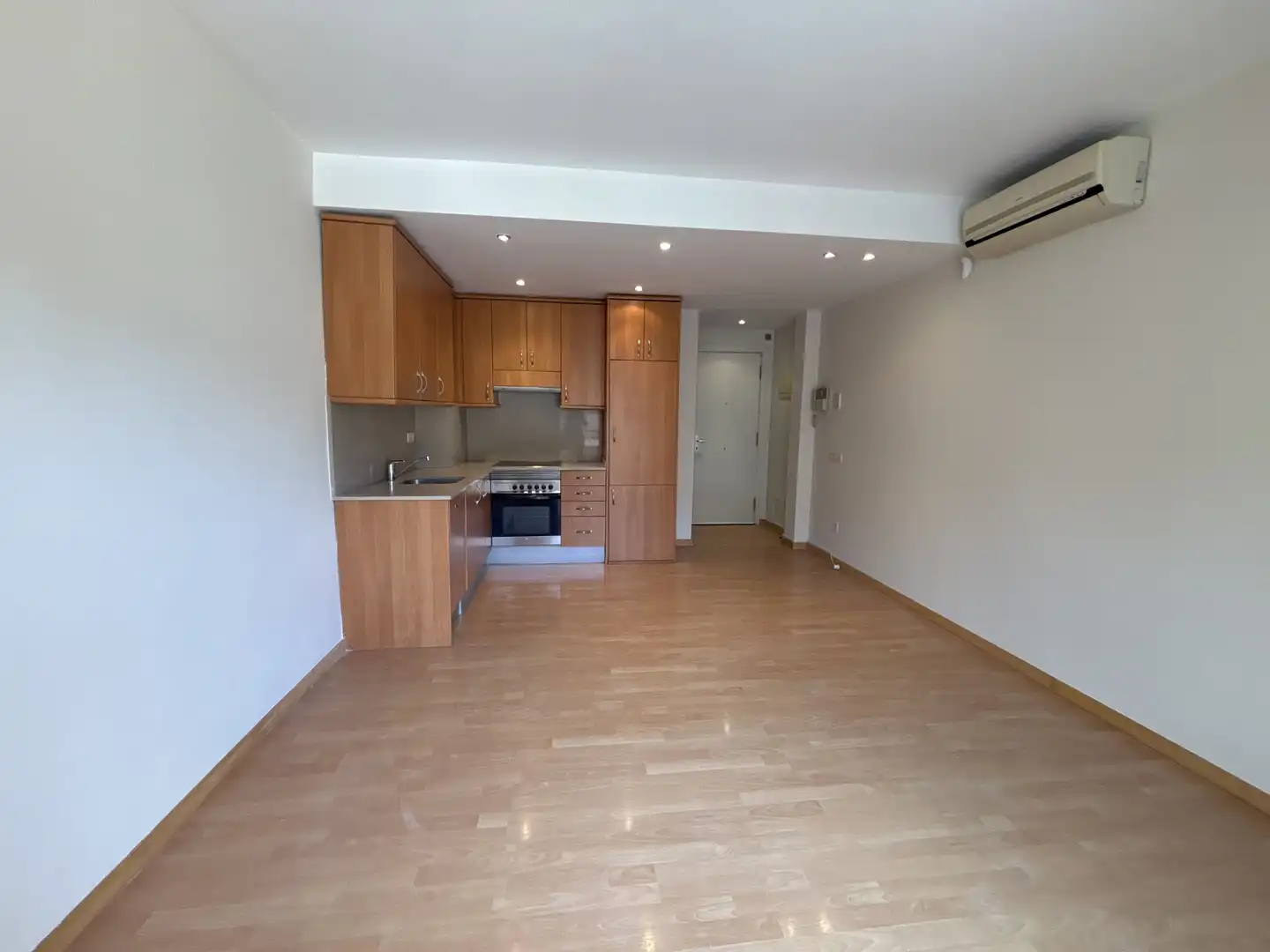 Duplexes for rent in Carrer de Monterols, Creu Alta