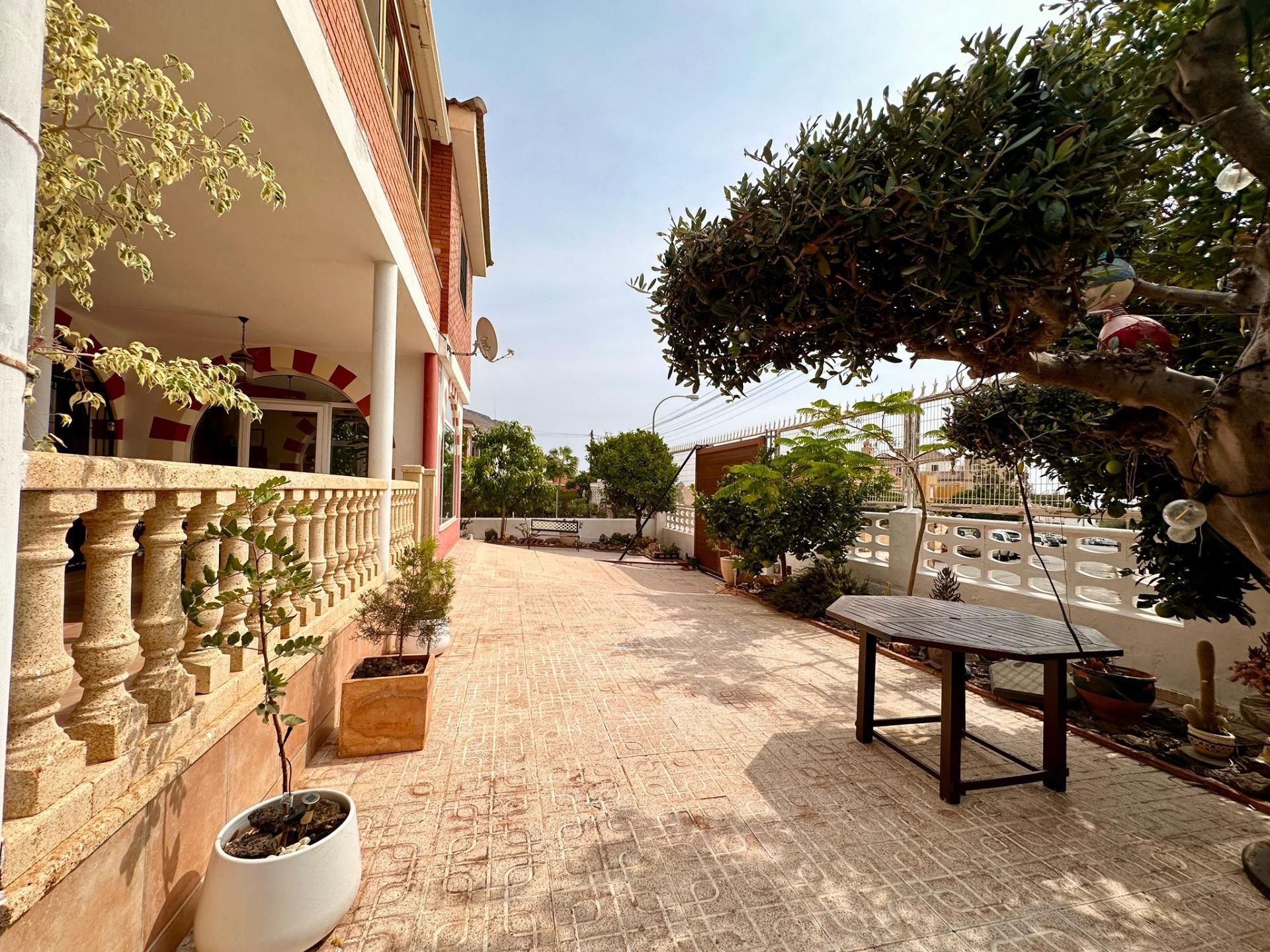 Terrassa de Casa o xalet en venda en Roquetas de Mar amb Aire condicionat, Calefacció i Jardí privat