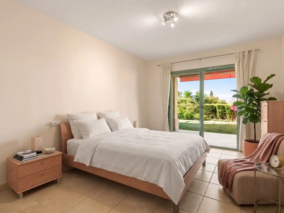 Bedroom of Ground floor for sale in Benahavís  with Air Conditioner, Private garden and Terrace