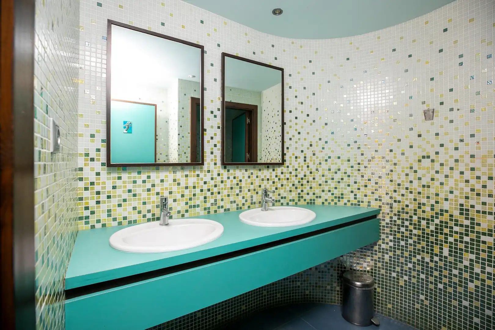 Baño de Local en venta en Huesca con Amueblado
