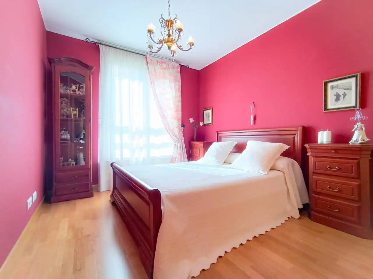 Dormitori de Casa o xalet en venda en Burgos amb Calefacció, Jardí privat i Parquet