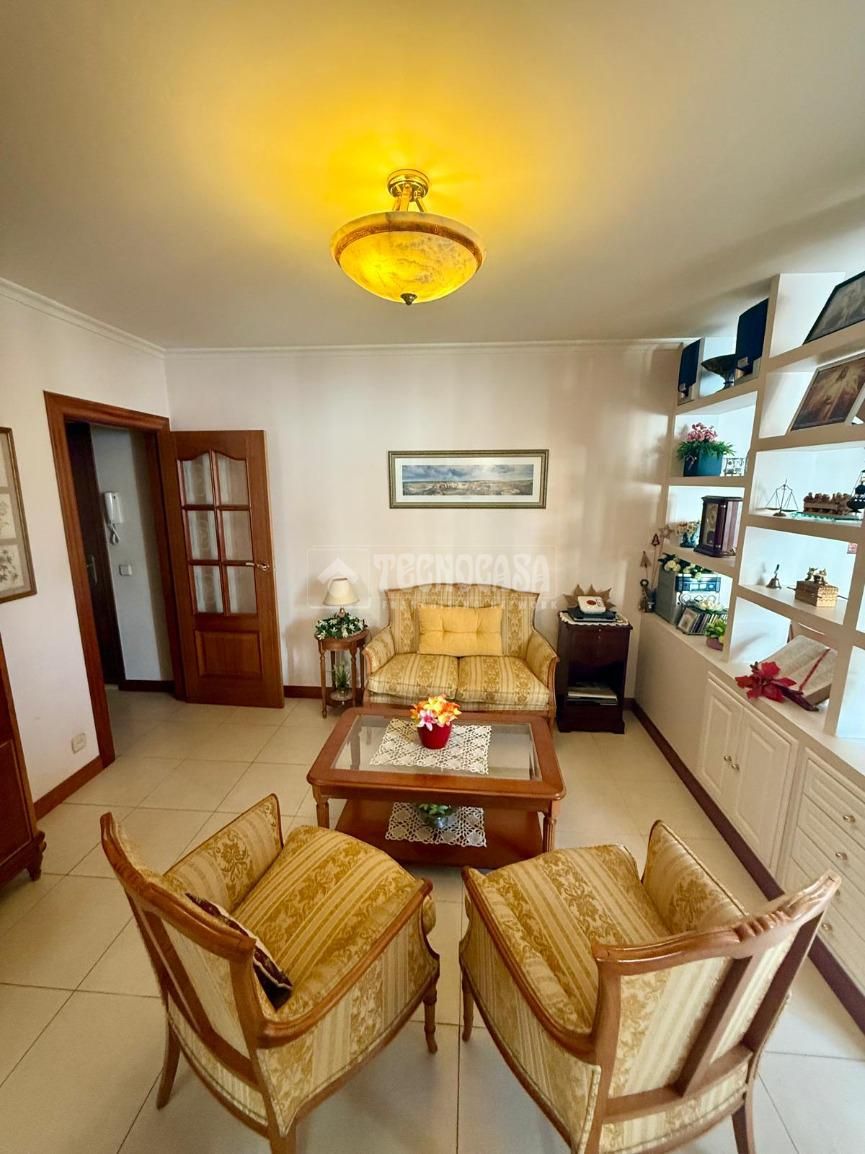 Sala de estar de Piso en venta en  Madrid Capital con Calefacción y Amueblado