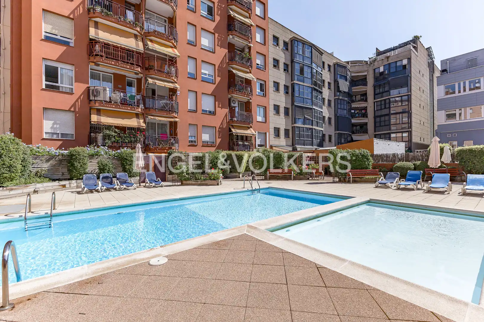 Swimming pool of Attic for sale in Barcelona  with Air Conditioner, Heating and Private garden