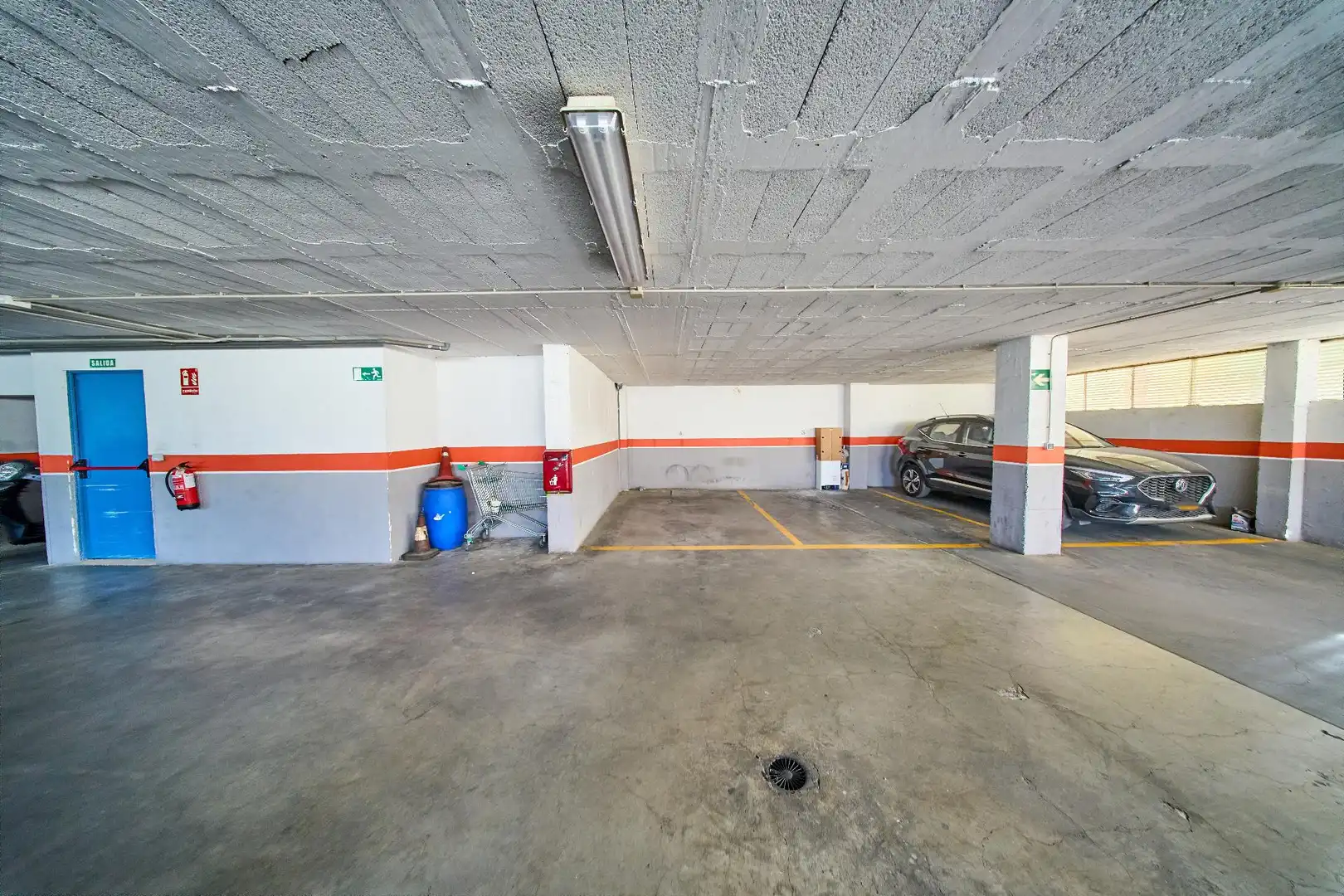 Parking de Piso en venta en Granada con Aire acondicionado, Calefacción y Trastero